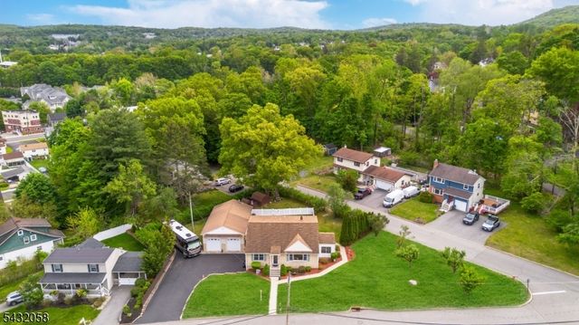 7 Mary St, Bloomingdale Boro, NJ 07403