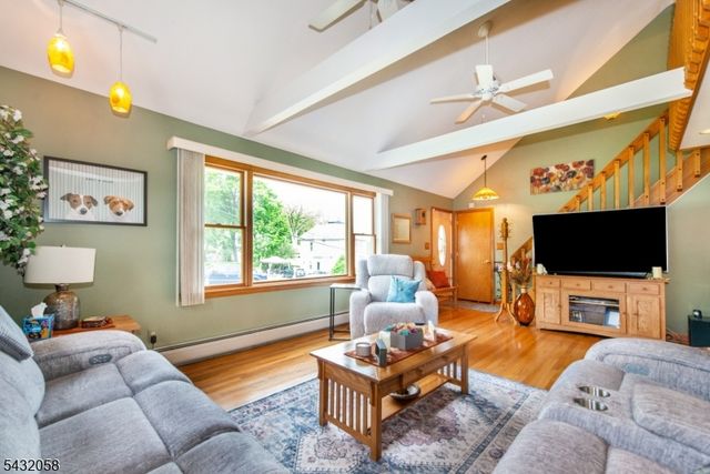 7 Mary St, Bloomingdale Boro, NJ 07403