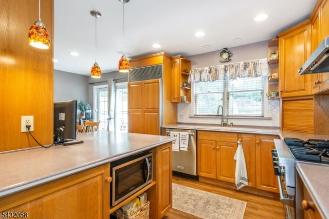 7 Mary St, Bloomingdale Boro, NJ 07403