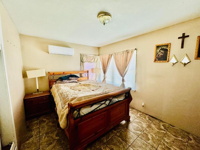 1807 Shamrock Way, Bakersfield, CA 93304