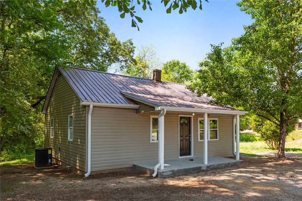404 Highland Avenue, Westminster, SC 29693