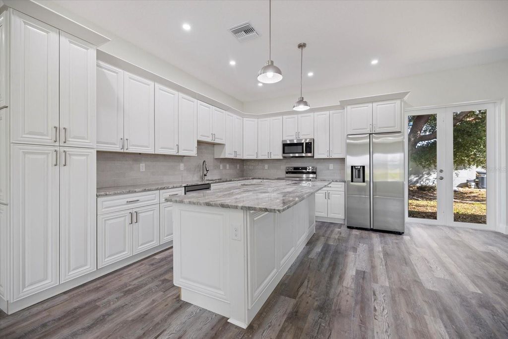 Image 12 of property listing at 3525 MCINTOSH ROAD, Sarasota, FL 34232