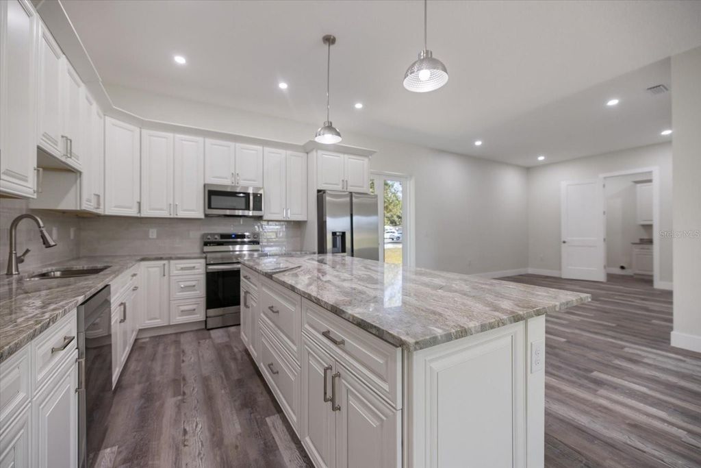 Image 13 of property listing at 3525 MCINTOSH ROAD, Sarasota, FL 34232