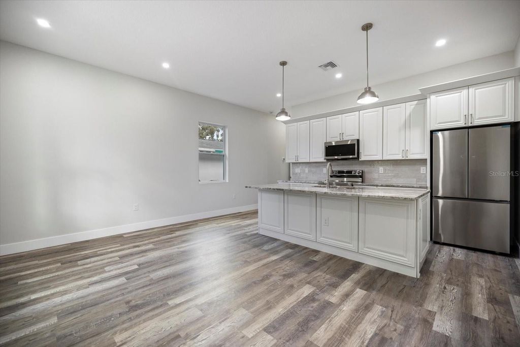 Image 14 of property listing at 3525 MCINTOSH ROAD, Sarasota, FL 34232