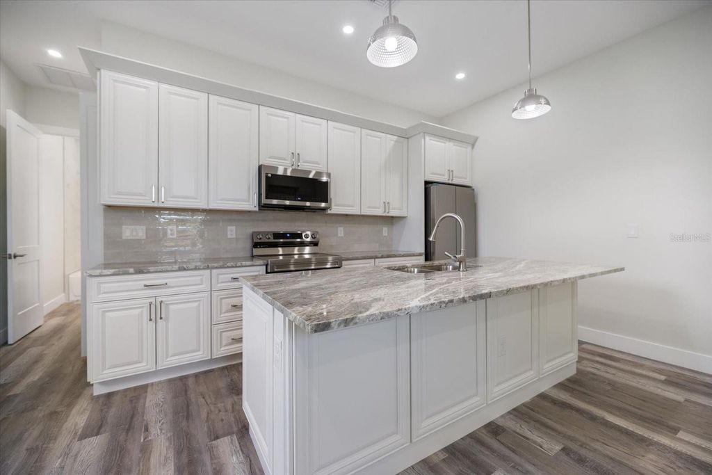 Image 18 of property listing at 3525 MCINTOSH ROAD, Sarasota, FL 34232