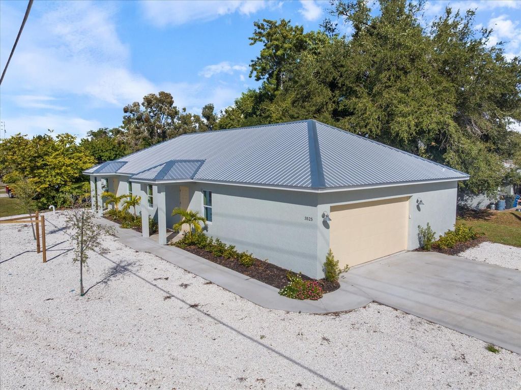 Image 3 of property listing at 3525 MCINTOSH ROAD, Sarasota, FL 34232