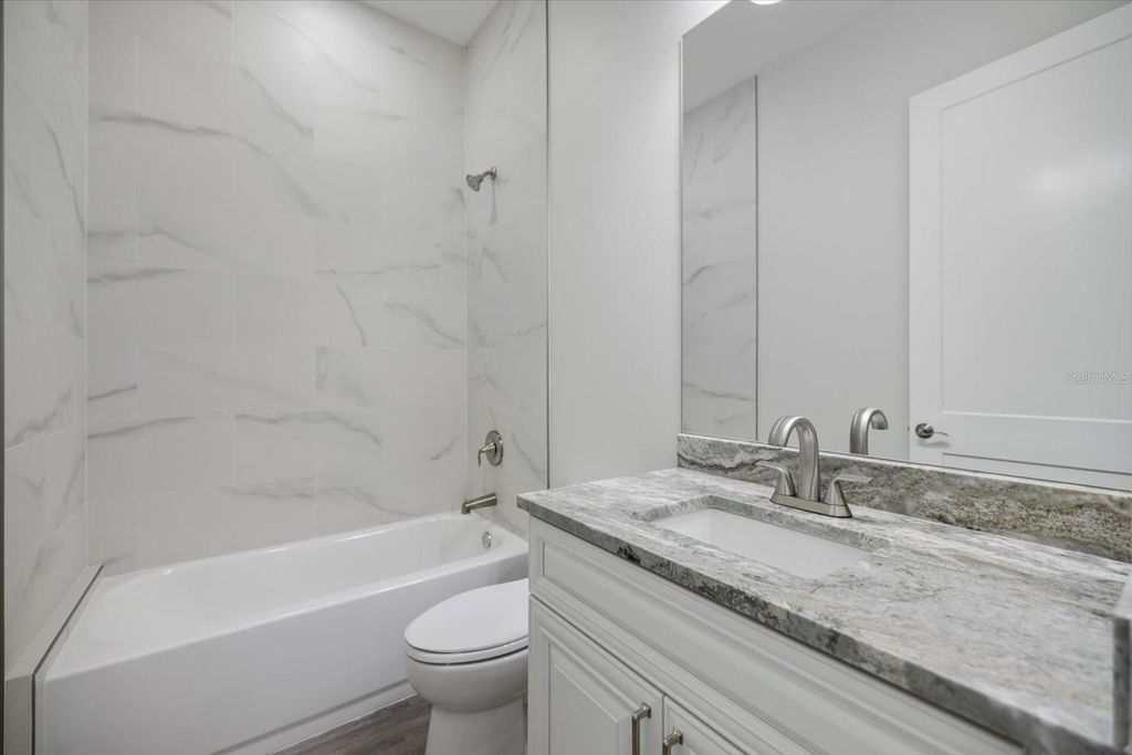 Image 27 of property listing at 3525 MCINTOSH ROAD, Sarasota, FL 34232