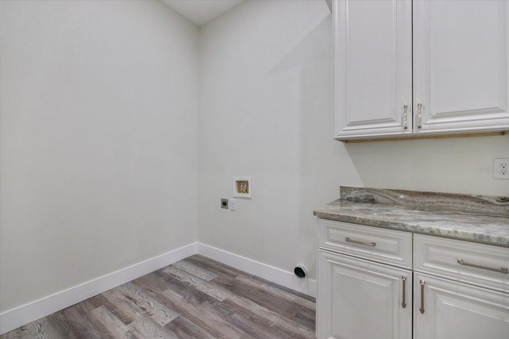 Image 30 of property listing at 3525 MCINTOSH ROAD, Sarasota, FL 34232