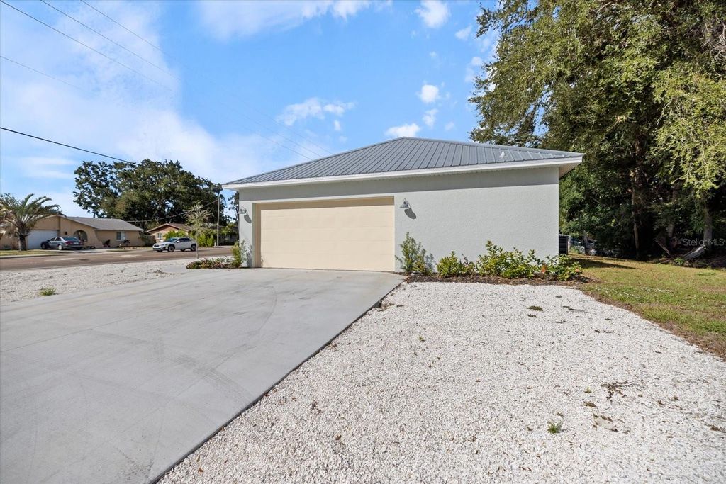 Image 38 of property listing at 3525 MCINTOSH ROAD, Sarasota, FL 34232