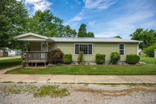 211 S Lake Street, Mount Olive, IL 62069