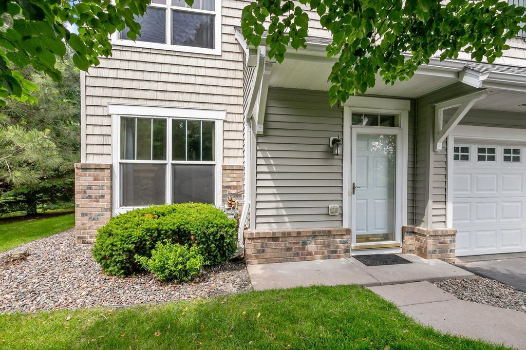 3001 Chamberlain Street N 5, Maplewood, MN 55109