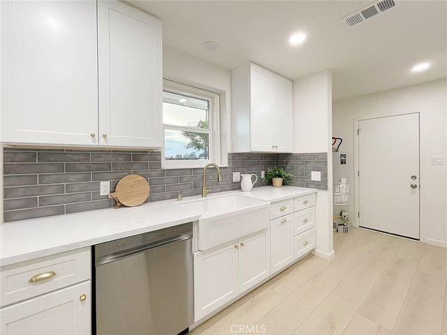 877 W Edna, Covina, CA 91722