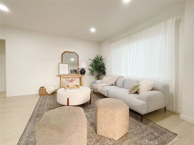 877 W Edna, Covina, CA 91722