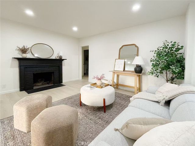 877 W Edna, Covina, CA 91722