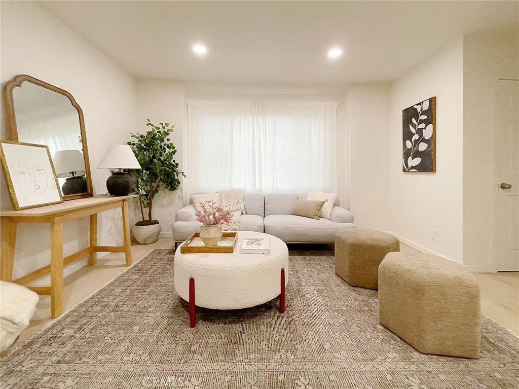 877 W Edna, Covina, CA 91722