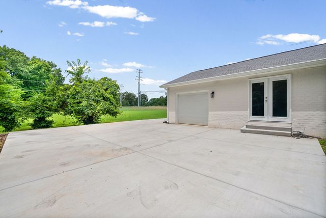 726 Needmore Rd, Clarksville, TN 37040