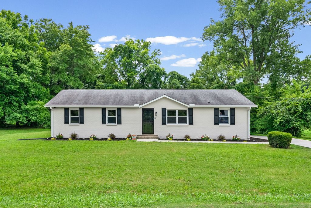 726 Needmore Rd, Clarksville, TN 37040