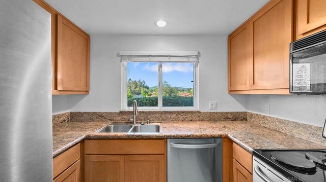505 San Pasqual Valley 183, Escondido, CA 92027