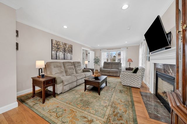 19 Kimball Ave, Ipswich, MA 01938