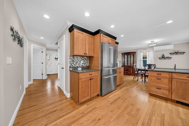 19 Kimball Ave, Ipswich, MA 01938