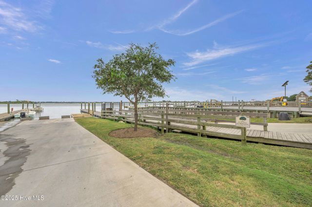 103 Dragonfly Lane, Hampstead, NC 28443