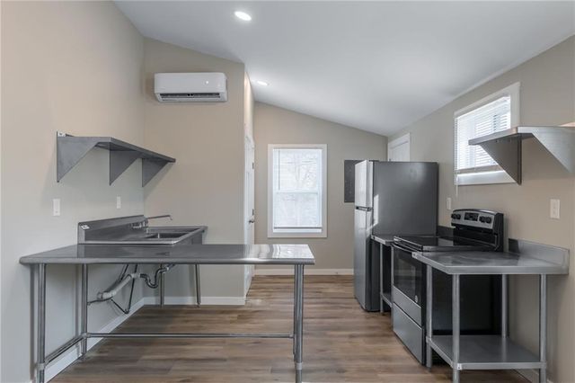 2023 College Avenue, Kansas City, MO 64129