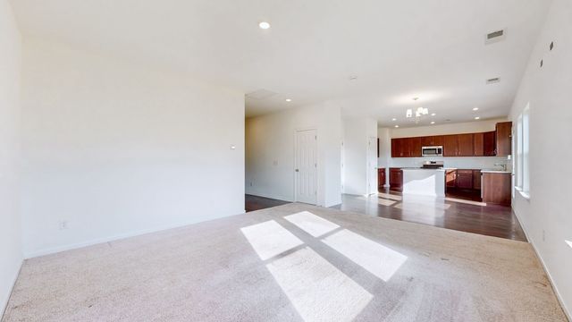 156 Hampshire Way, White House, TN 37188