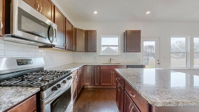 156 Hampshire Way, White House, TN 37188