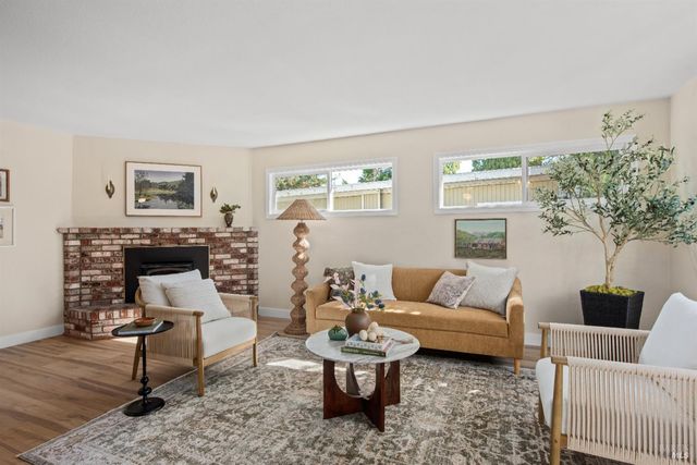 1521 Ditty Ave, Santa Rosa, CA 95403