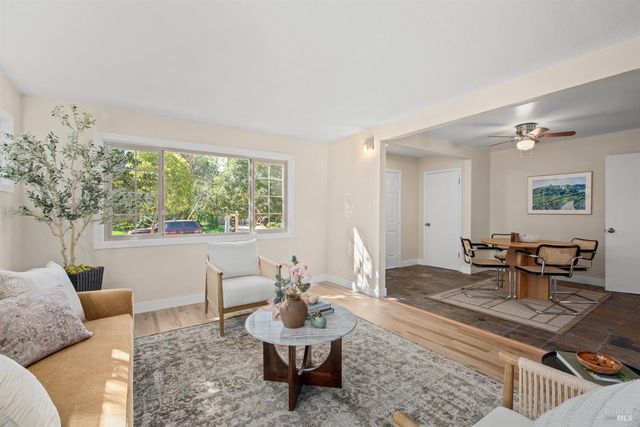 1521 Ditty Ave, Santa Rosa, CA 95403