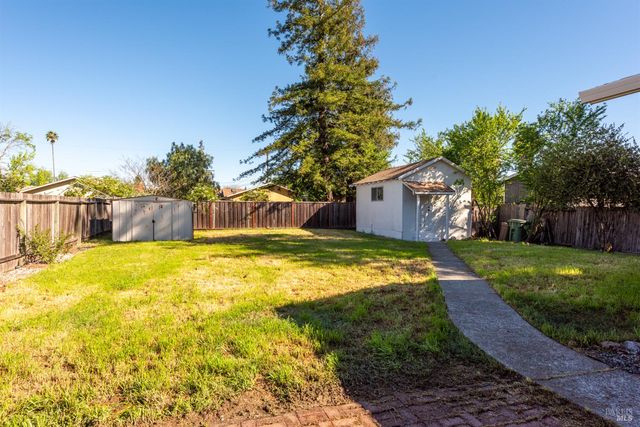1521 Ditty Ave, Santa Rosa, CA 95403