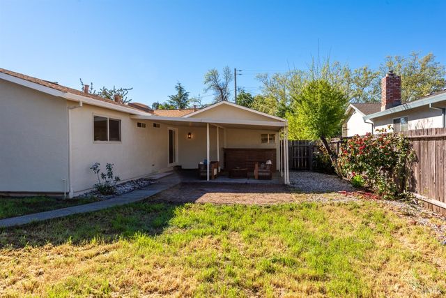 1521 Ditty Ave, Santa Rosa, CA 95403