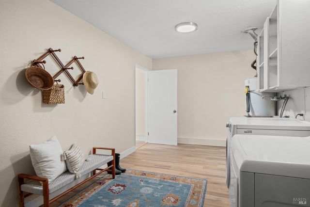 1521 Ditty Ave, Santa Rosa, CA 95403