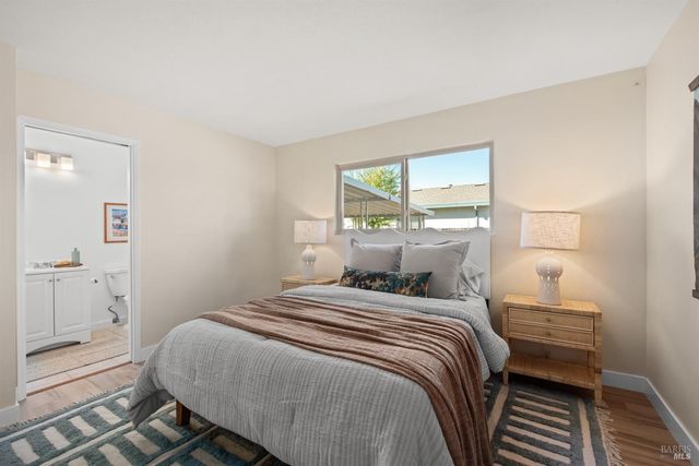 1521 Ditty Ave, Santa Rosa, CA 95403