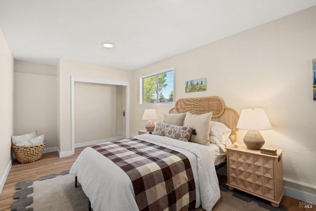 1521 Ditty Ave, Santa Rosa, CA 95403