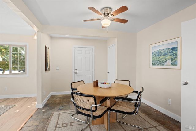 1521 Ditty Ave, Santa Rosa, CA 95403