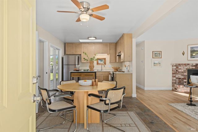 1521 Ditty Ave, Santa Rosa, CA 95403