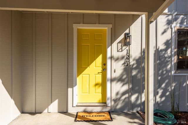 1521 Ditty Ave, Santa Rosa, CA 95403