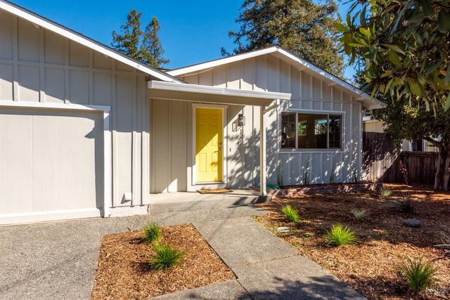 1521 Ditty Ave, Santa Rosa, CA 95403