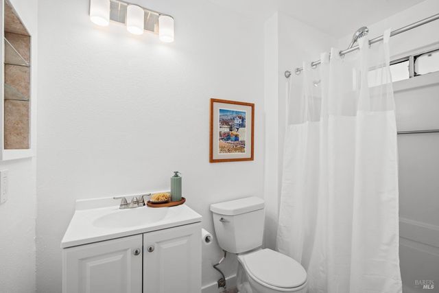 1521 Ditty Ave, Santa Rosa, CA 95403