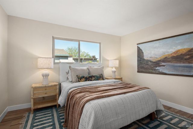 1521 Ditty Ave, Santa Rosa, CA 95403