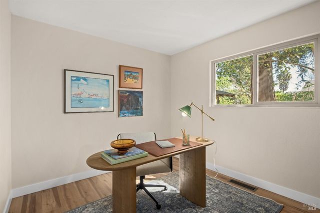 1521 Ditty Ave, Santa Rosa, CA 95403