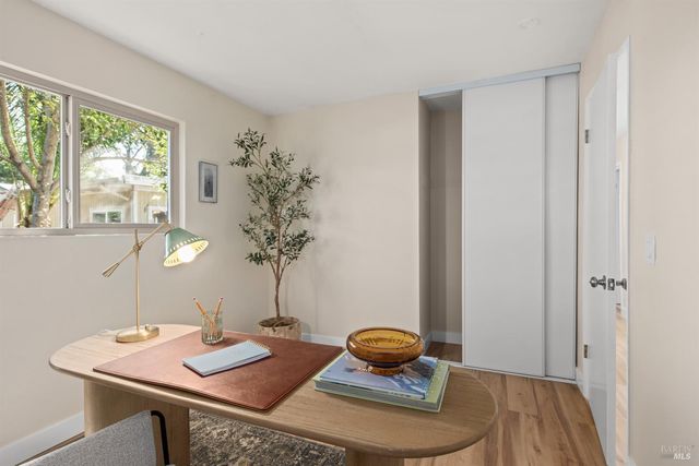 1521 Ditty Ave, Santa Rosa, CA 95403