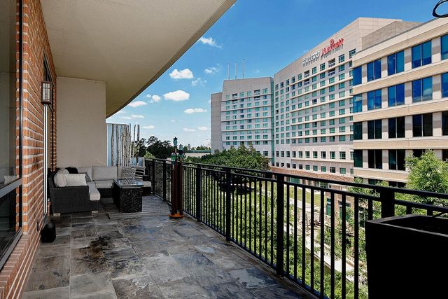 1 Waterway Court 4E, The Woodlands, TX 77380