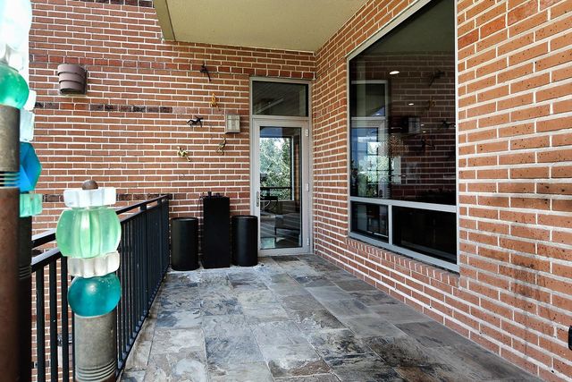1 Waterway Court 4E, The Woodlands, TX 77380