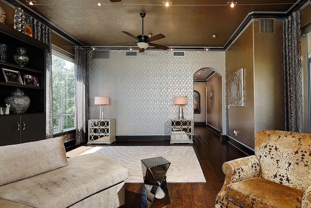 1 Waterway Court 4E, The Woodlands, TX 77380