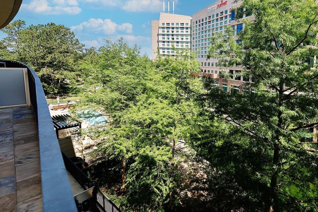 1 Waterway Court 4E, The Woodlands, TX 77380