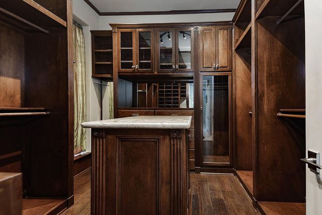 1 Waterway Court 4E, The Woodlands, TX 77380