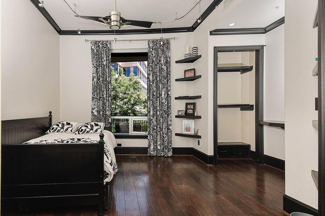 1 Waterway Court 4E, The Woodlands, TX 77380