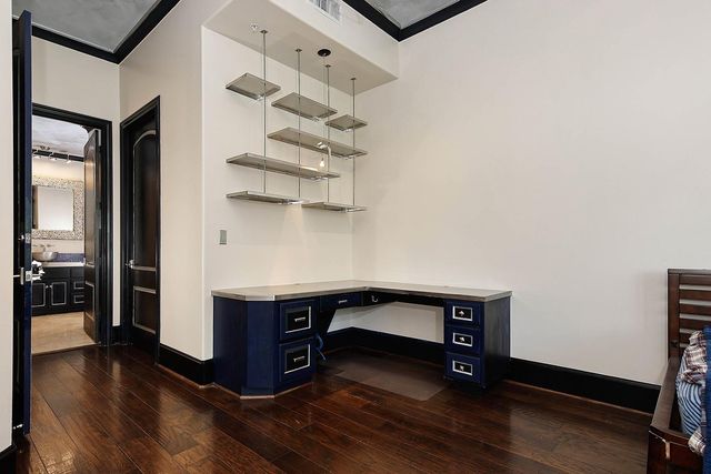 1 Waterway Court 4E, The Woodlands, TX 77380